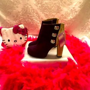 Gorgeous grape 🍇 purple and gold custom y2k hello kitty boots 💜💖